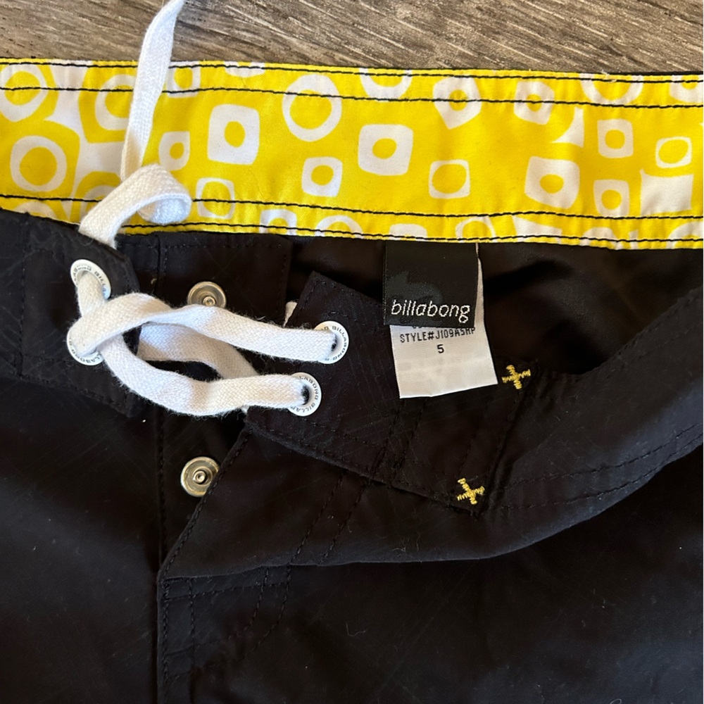 billabong board-shorts size 5 black